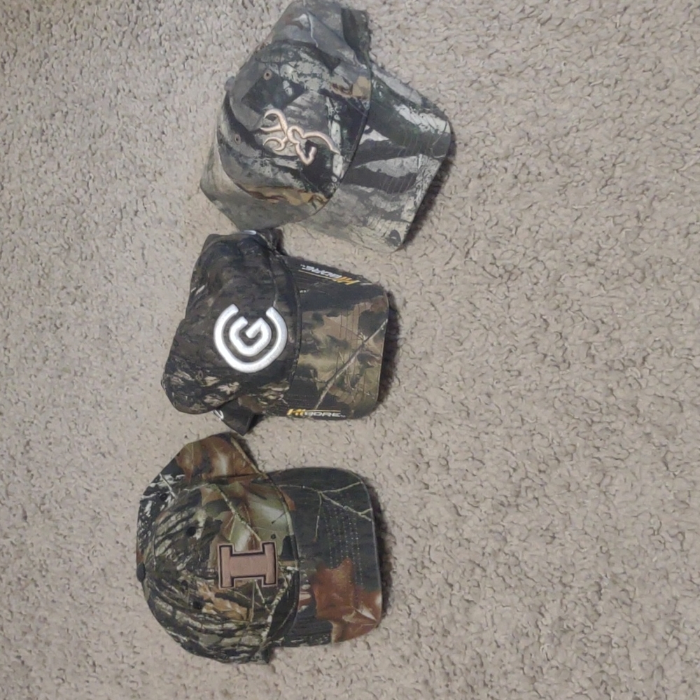 Camo hat bundle. Illinois hat; cleveland golf hat; browning hat